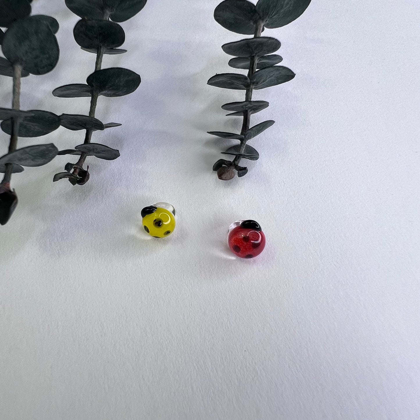 Red lady bug  (micro/sisterloc bead)